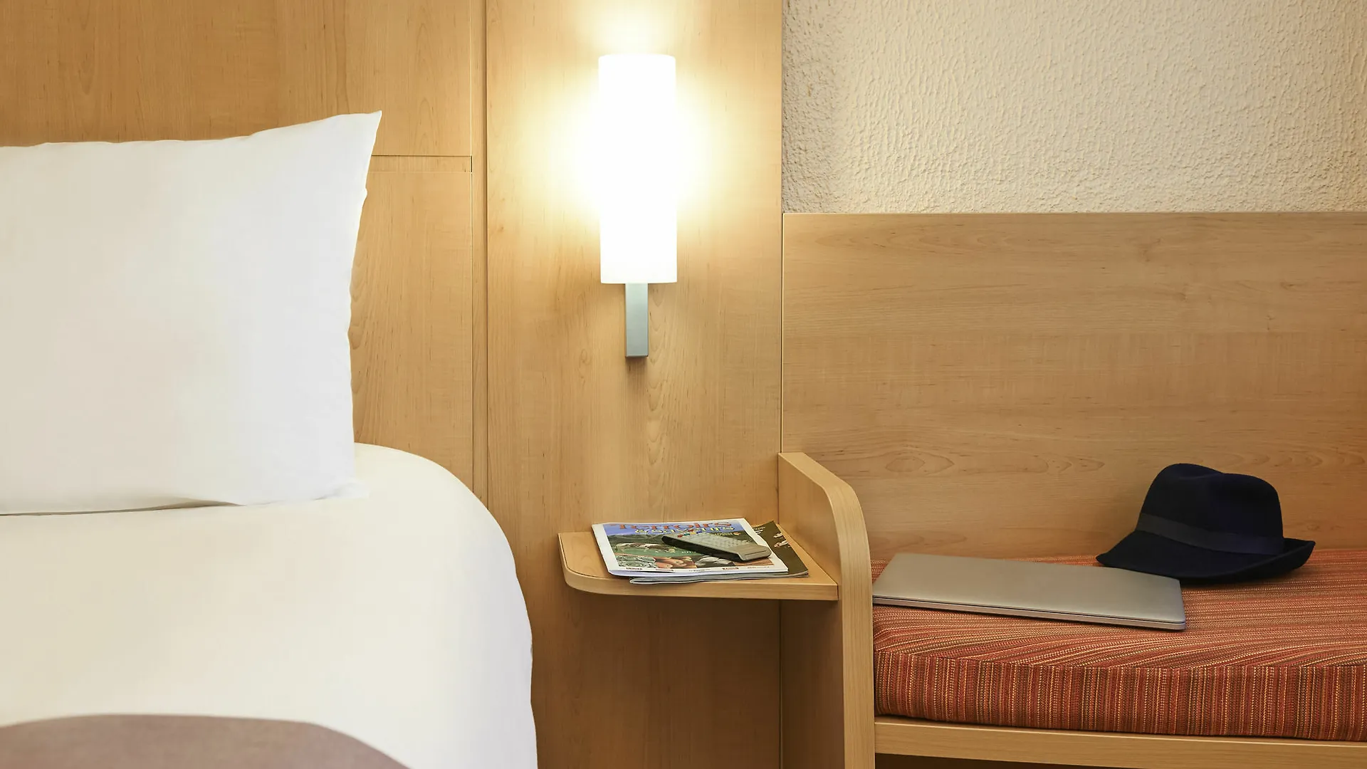 Ibis Cardiff Gate - International Business Park Hotel 3*,  United Kingdom