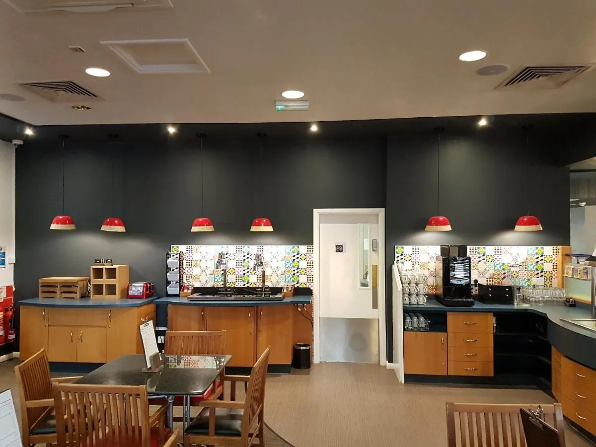 Ibis Cardiff Gate - International Business Park Hotel 3*,